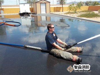 兩英寸軟管能夠匹配每個(gè) 流量類別的2½英寸軟管。較輕和易于部署的 軟管的折衷是，兩英寸軟管需要更高的泵排出 壓力，因?yàn)樗哂斜?½英寸軟管更高的摩擦損失